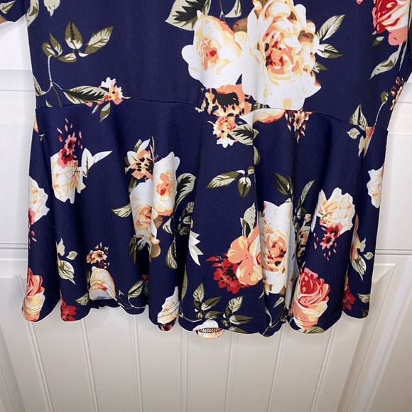 Navy floral boutique peplum top - Picture 4 of 5